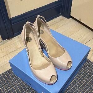 Melissa nude heels, size 8, so comfortable
